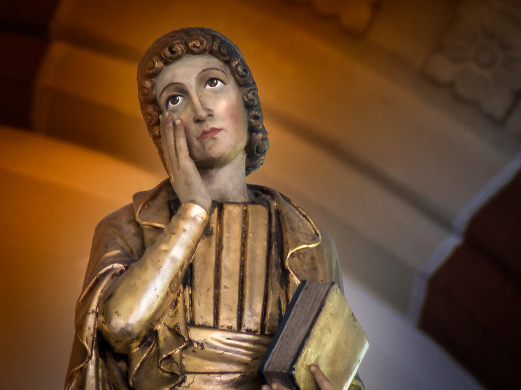 Altarfigurine2.jpg